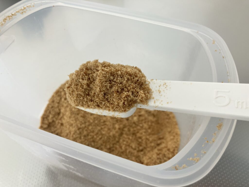 八重山本黒糖の粉末（サラサラで料理やパン作りに使いやすい黒糖）