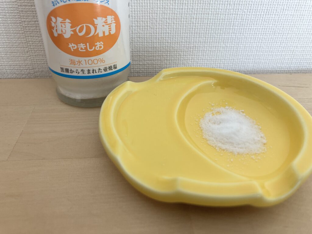 海の精のサラサラした粒感が分かる天然塩の画像