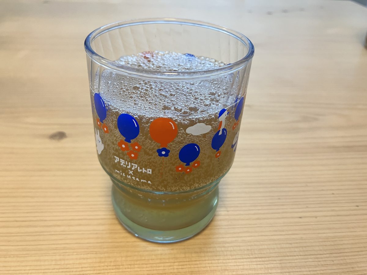 炭酸水で割ったアイランド クラフトコーラ