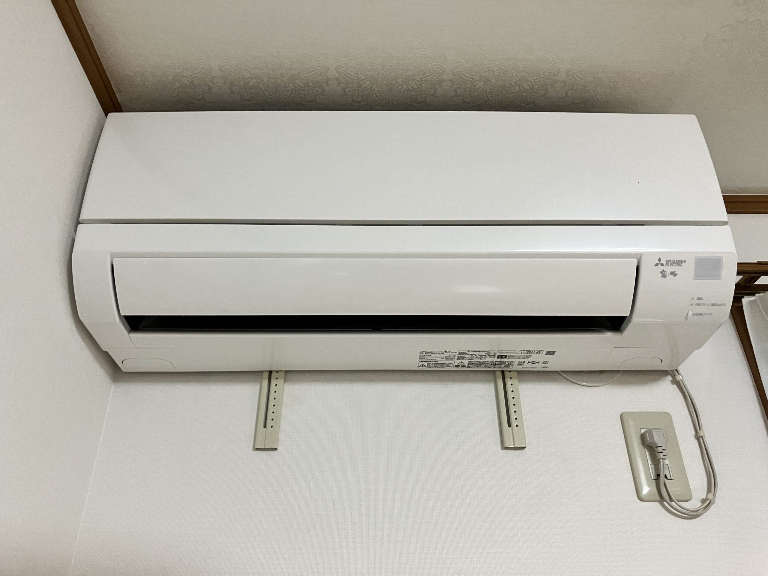 三菱電機 霧ヶ峰 MSZ-GV2526-W 設置完了（洋室・正面）