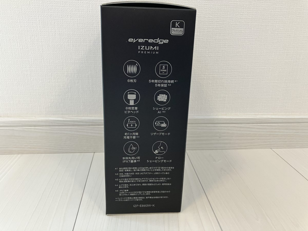 everedge IZF-E863W-Kの外箱側面 6枚刃や5年間切れ味持続などの機能一覧