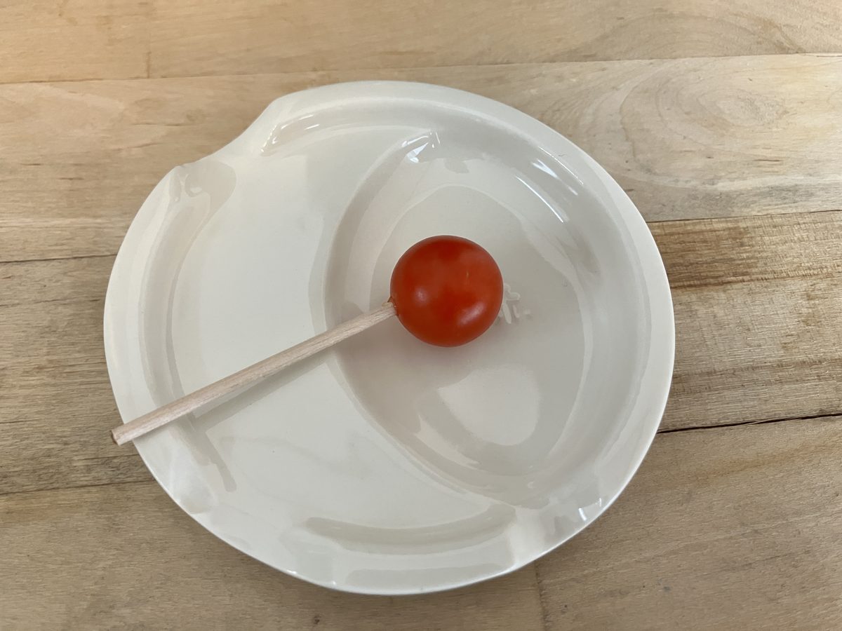 国産つまようじを刺したプチトマト